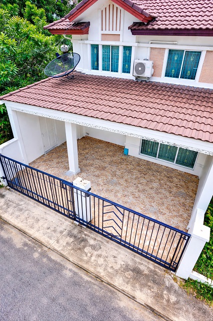 ติดถนน. รังสิต-นครนายก คลอง 2-3  ทาวน์เฮาส์ 2 ชั้น 3 นอน  รร.ประชาธิปัตย์ 800 ม. โกดังรังสิต ใกล้ตลาดรังสิตคลอง2 18 ตร.ว. 150 ตร.ม.