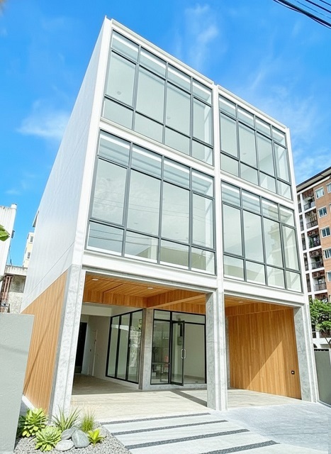 รร.นานาชาติราฟเฟิลส์อเมริกัน 200 ม. 4 นอน ให้เช่า พื้นที่สำนักงาน 3 ชั้น ใหม่ 25ตร.วา. Index Living Mall บางนา 1.4 กม. 305ตร.ม. รักสัตว์