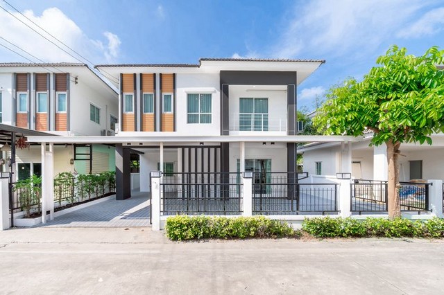 บ้านเดี่ยว 2 ชั้น ในหมู่บ้านจัดสรร โลเคชั่นดี อยู่ในแหล่งชุมชน ใกล้โรงเรียน และสิ่งอำนวยความสะดวกมากมาย