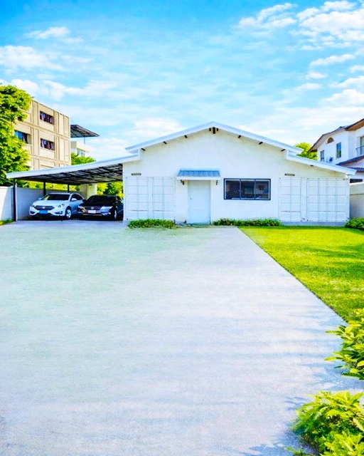 โฮมออฟฟิศ 3นอน 2น้ำ ศรีนครินทร์34-40  แม็คโคร ศรีนครินทร์2 100ม. ถ.อ่อนนุช44-48 ใกล้ BTSศรีนครินทร์38 700ม.172ตร.ว.  682 ตร.ม. .