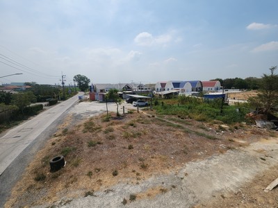 ขายที่ดินพัฒนาแล้ว ตำบลธนู อำเภออุทัย จังหวัดพระนครศรีอยุธยา ใกล้วัดสะแกเพียงประมาณ 500 เมตร ที่ดินพร้อมใช้งาน น้ำและไฟฟ้าเข้าถึง ติดถนนซอย