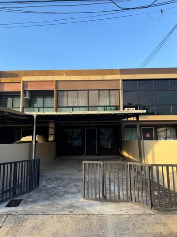 ให้เช่าทาวน์เฮ้า 2 ชั้น หมู่บ้านเออร์บาโน ซอยรามคำแหง 94 อยู่ตรงข้ามสวน หน้าบ้านไม่ติดใคร