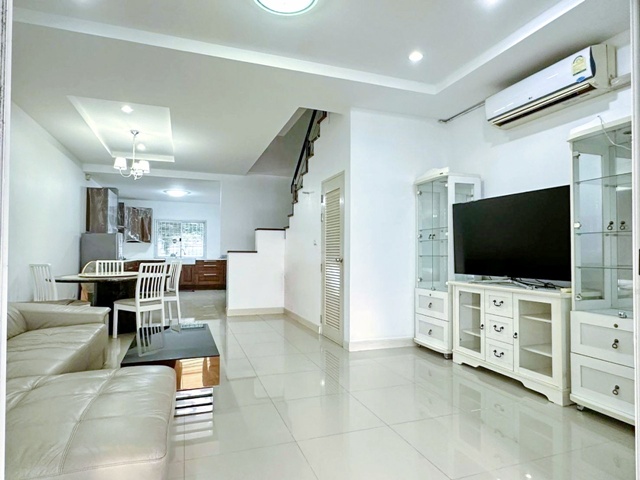 กำนันแม้น 9-15 MRT ภาษีเจริญ 2.6 กม. ทาวน์โฮมหรู 3 ชั้น 23 ตร.วา. 270 ตร.ม. 3 นอน 4 น้ำ   ถ. สาทร-กัลปพฤกษ์  บิ๊กซี กัลปพฤกษ์ 500 ม.