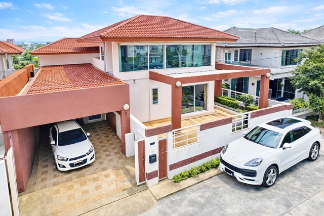 ให้เช่าบ้านเดี่ยว 2 ชั้น  เฟอร์ครบ 67ตรว. 300ตรม. 3-4นอน 3น้ำบ้านเปิดโล่งสไตล์โมเดิร์น อ่อนนุช 38-46 BTSบางจาก  5จอดรถ 5แอร์