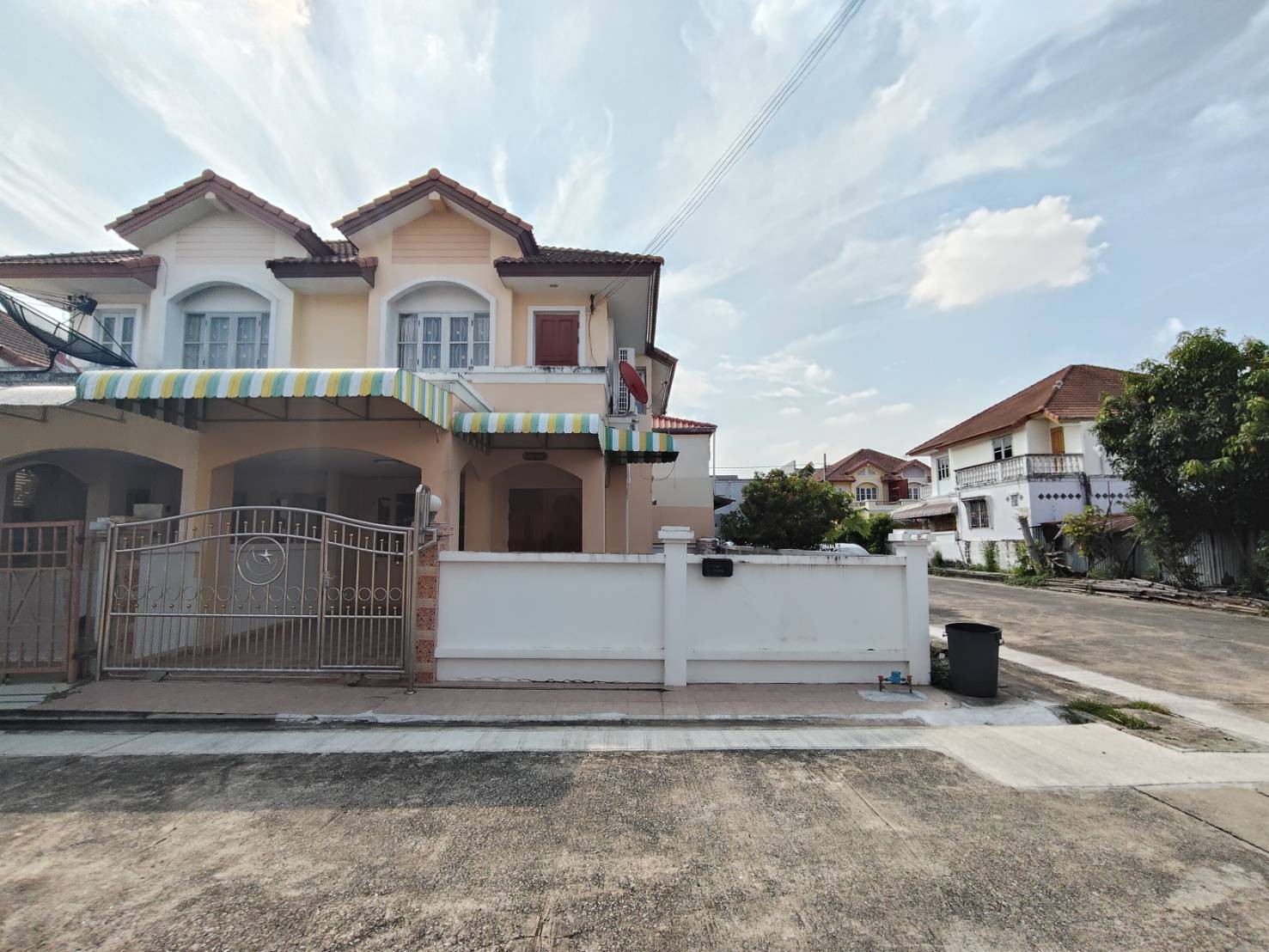 ให้เช่าบ้าน หมู่บ้าน สุขสันต์ 11 (บางแค) ซ.กาญจนาภิเษก 5/1 ถ.กาญจนาภิเษก ใกล้ เดอะมอลล์บางแค MRT หลักสอง บ้านพร้อมอยู่