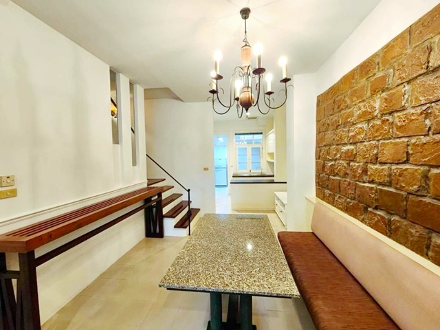 หรูมาก รัชดาภิเษก40-48 BTSรัชโยธิน 800 ม. ให้เช่าทาวน์เฮาส์ 3 ชั้น พร้อมเฟอร์ฯครบครัน 22ตร.วา. 264 ตร.ม. 4นอน 3 น้ำ โฮมออฟฟิศ