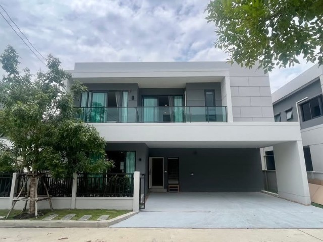 ให้เช่าบ้านเดี่ยวใกล้เมกะบางนา เซ็นโทร บางนา280ตร.ม4นอน5น้ำ1แม่บ้านสนามหญ้าใหญ่ตกแต่งสวยมากเช่า170000บาท ถ.บางนากม.8