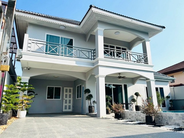 พูลวิลล่าสัตหีบ ใกล้พัทยา วิวภูเขา รีโนเวทใหม่ พร้อมสระว่ายน้ำ บรรยากาศส่วนตัว พร้อมอยู่ หรือปล่อยเช่า