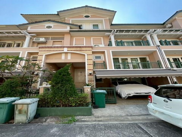 ให้เช่าทาวน์โฮมหรู 4 ชั้น โครงการ คริสตัล วิลล์ ซอยประดิษฐ์มนูธรรม 19 ติดทางด่วน เอกมัยรามอินทรา ทำเลใกล้เซ็นทรัลอีสต์วิลล์