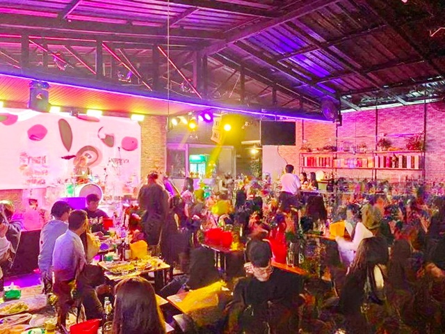 ร้านอาหารกึ่งผับ 3 นอน 5 น้ำ และสนามบินสุวรรณภูมิ  85ตร.ม.ทำเลศักยภาพย่านทางเข้าสนามบิน โรบินสัน ไลฟ์สไตล์ ลาดกระบัง 2 กม.