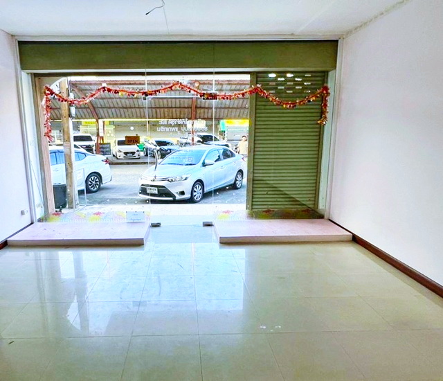 ตลาดเอซี คลองสี่ 850 ม.ไสวประชาราษฎร์  BTSคูคต 3.6 กม. ขาย-เช่า อาคารพาณิชย์ 3 ชั้น  21 ตร.วา. 258 ตร.ม. แยกสายไหม ถ. ลำลูกกา