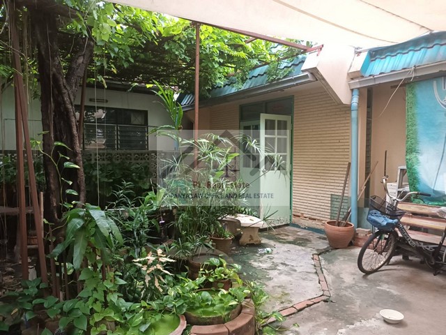 ขายที่ดินแปลงมุม 74 ตารางวาพร้อมสิ่งปลูกสร้างย่านเสรีไทย81 สวนสยาม ใกล้สวนสยาม และ แฟชั่นไอส์แลนด์