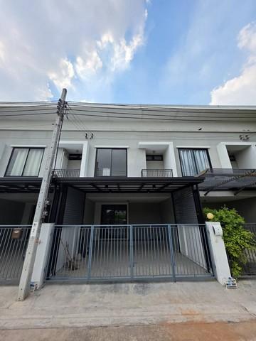 ขายทาวน์โฮม 2 ชั้น 21 ตร.ว. ย่านสุขาภิบาล 2 ลาดกระบัง ใกล้โรบินสันลาดกระบัง
