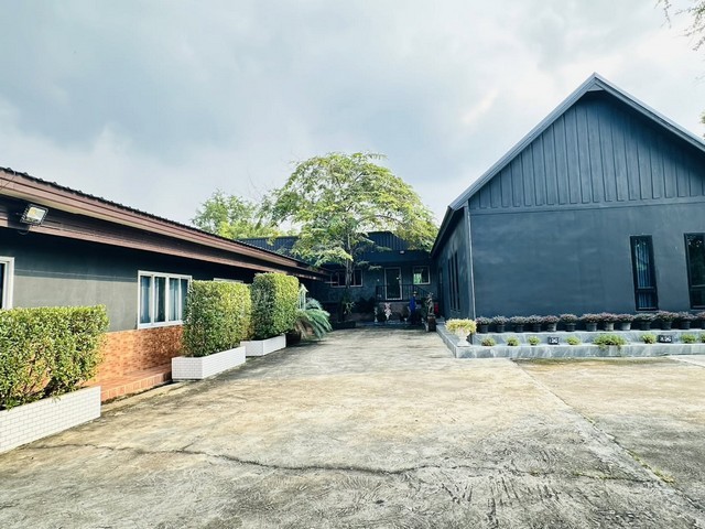 โกดัง ออฟฟิศ พร้อมห้องพักคนงาน ที่ดิน 2 ไร่ 1000 ตรม. หนองเพรางาย อำเภอไทรน้อย