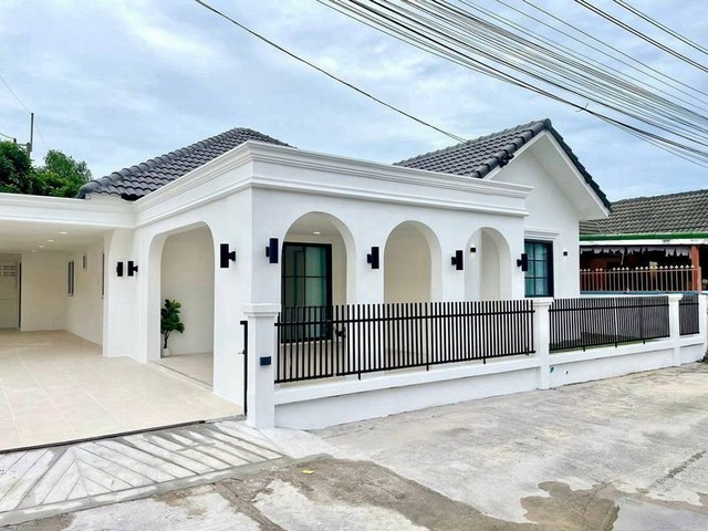 ขายบ้านเดี่ยวชั้นเดียว ใกล้นิคมเครือสหพัฒน์  ศรีราชา รีโนเวทใหม่ทั้งหลัง FP-H01778