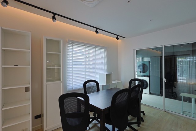 P2215 ขายทาวน์โฮม 3 ชั้น พร้อมคนเช่า โครงการ เดอะ เมโทร พระราม 9 ใกล้มหาลัย Stamford ตกแต่งพร้อมอยู่อาศัย