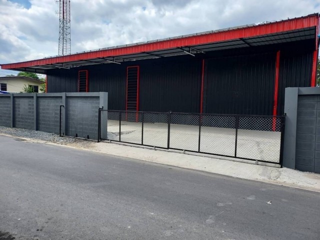 ให้เช่าโกดัง ซอยลาดพร้าว101 ขนาด150 ตรว.  ใกล้ MRTสายสีเหลืองลาดพร้าว 101