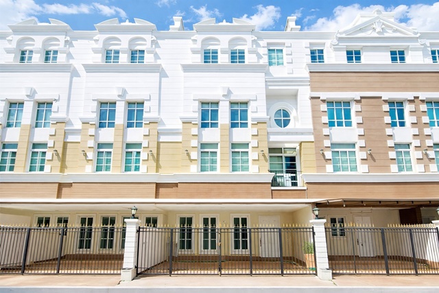 โลตัส วชิรธรรม7 800ม. ตลาดอุดมสุข 1.6 กม ทาวน์โฮมหรู 4 ชั้น อ่อนนุช ใกล้BTSปุณณวิถี 1.47กม.  3 นอน 4 น้ำ 20 ตร.ว. 240 ตร.ม.