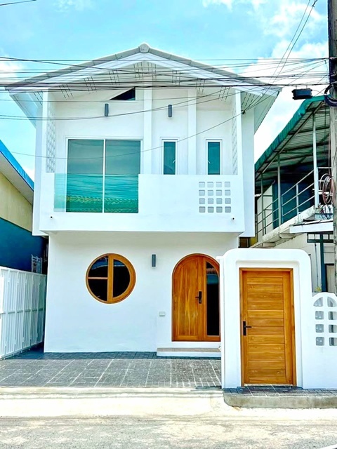 บ้านเดี่ยว 2 ชั้น 35 ตร.วา. 280 ตร.ม. 2 นอน 2 น้ำ ถนนจตุโชติ 600 ม. ถนนวัชรพล 1.2 กม. สายไหมอเวนิว 3 กม. รร.สารสาสน์วิเทศสายไหม 2.5 กม.