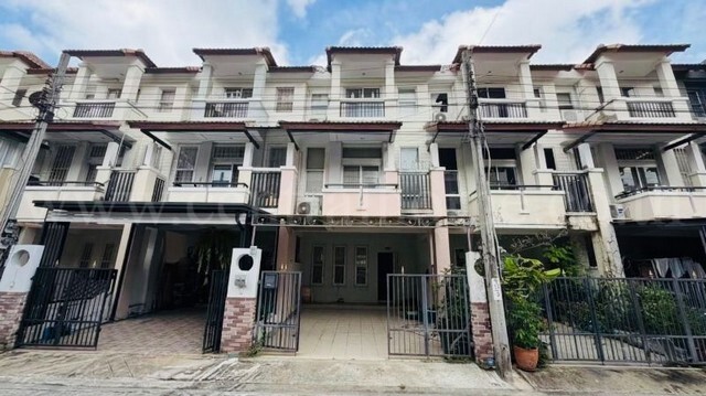 ทาวน์โฮม 3 ชั้น หมู่บ้านนารารมย์ บางกรวย ใกล้วัดชลอ