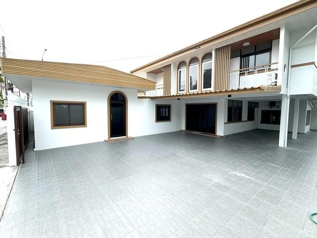 KO1108 ให้เช่า บ้าน โฮมออฟฟิศ 2 ชั้น หลังมุม 80 ตรว. 405 ตรม. ย่านสุทธิสาร ลาดพร้าว 48 ใกล้กับ ใกล้ MRT ภาวนา MRT สุทธิสาร ชั้นทั้งหมด 2 ชั้น 80 ตารางวา