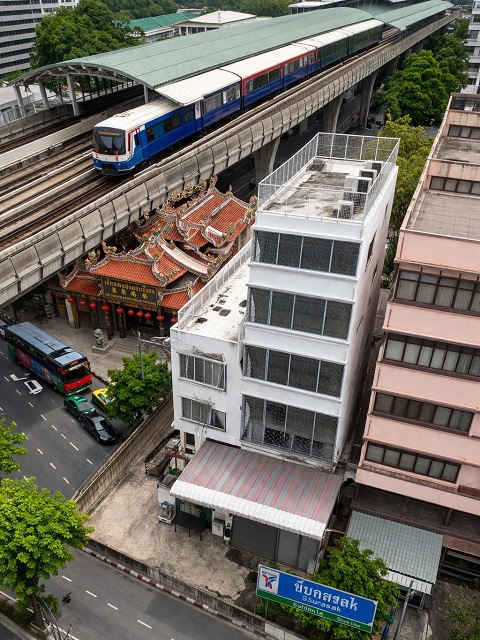 สมาคมแต้จิ๋วตลาดสะพาน 2 400 ม.ให้เช่า BTS สุรศักดิ์ 800 ม  อาคารพาณิชย์ 5.5 ชั้น+ชั้นลอย 5 นอน จันทน์26-32  เจริญราษฎร์  6 น้ำ ย่านสาทร