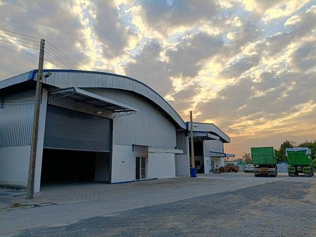 ให้เช่าโกดัง 504 ตร.ม. ถนนสายบ้านค่าย-บ้านบึง ใกล้นิคมอุตสาหกรรมโรจนะ