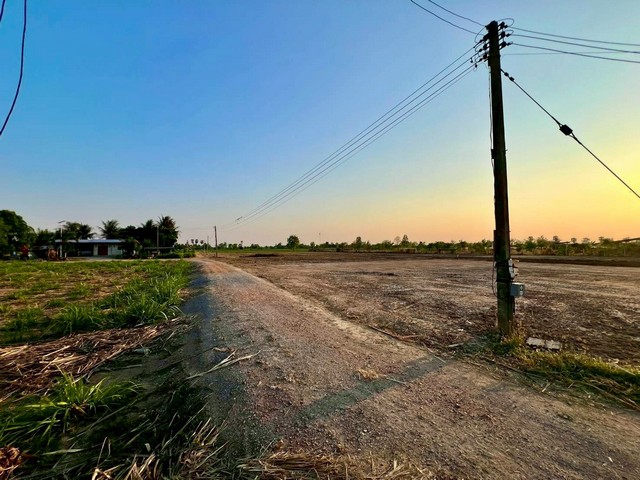 พื้นที่ดิน - ขนาดเท่ากับ 400 ตรว.  279000 THAI BAHT เดินทางง่าย สุพรรณบุรี