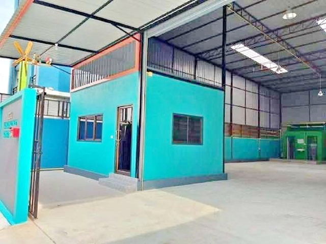 แจส กรีน วิลเลจ บางบัวทอง 2.3 กม. วัดลาดปลาดุก  ให้เช่าโกดัง 236 ตร.ม. พร้อมออฟฟิศ  คลังสินค้า 2 น้ำ เดินทางสะดวก เลียบคลอง