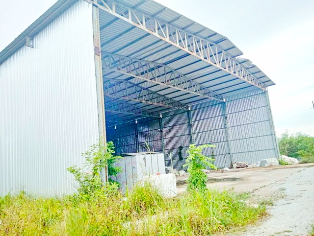 ให้เช่าโรงงาน พร้อมออฟฟิศ พื้นที่สีเหลือง 1800 ตร.ม. ตลาดสดเขาไม้แก้ว 1.4 กม.ขอใบรง.4ได้ รร.นานาชาติรักบี้ 3.5 กม.บางละมุง-ชลบุรี.