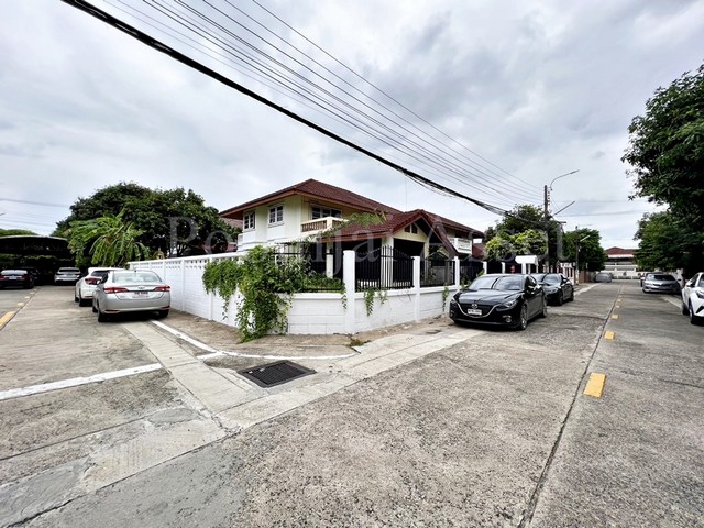 ให้เช่า บ้านเดี่ยว 2 ชั้น หมู่บ้านศรีบัณฑิต การ์เด้นวิลล์  หลังมุม