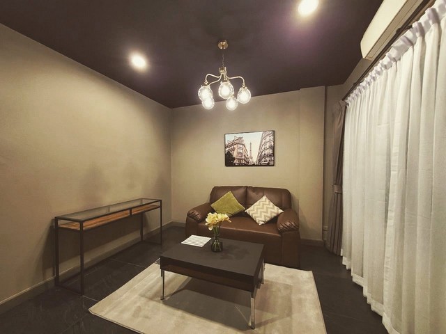 LV53478 ให้เช่าทาวน์โฮม หมู่บ้าน Town Plus กรุงเทพกรีทา ซอย 7 เดินทางสะดวก เข้าออกได้หลายเส้นทาง