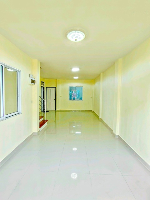 ทาวน์เฮ้าส์ 2 ชั้น 3 นอน 2 น้ำ WashXpress ซอยวัดใหญ่ ใกล้วัดเอี่ยมประชามิตร 400 ม.20 ตร.ว. 160 ตร.ม.   รร.วัดแหลมฟ้าผ่า 1.8 กม.