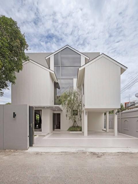 ขายบ้านเดี่ยว 3 ชั้น 300 ตร.ม. ซอยปรีดีพนมยงค์ 14 หลังมุม รีโนเวทใหม่ ใกล้ BTS พระโขนง