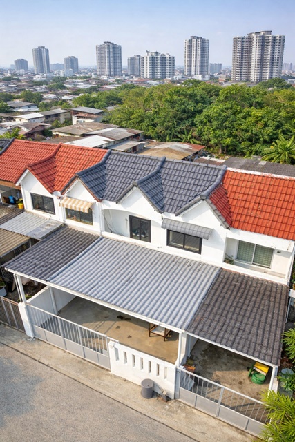 อ่อนนุช66-74 -พัฒนาการ MRTศรีนุช 1.22กม.ให้เช่า ทาวน์เฮาส์ 2 ชั้น 2 นอน 2 น้ำ ใกล้ตลาดอ่อนนุช 900 ม. เฟอร์นิเจอร์ครบ ใกล้สวนหลวง ร.9