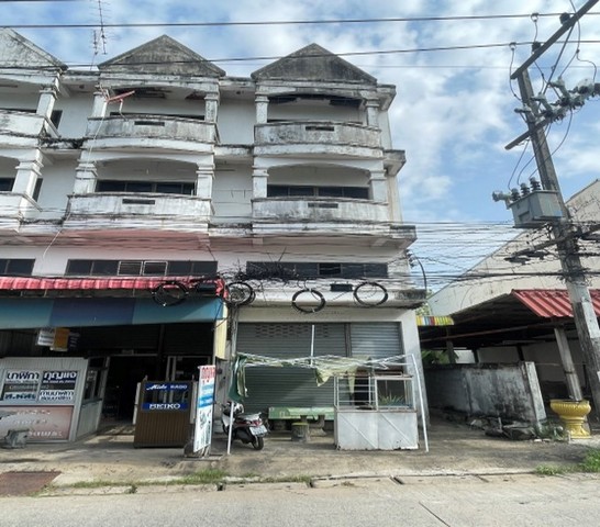 ขายด่วนอาคาร 3 ชั้น 1 หลัง เนื้อที่ 23 ตร.ว. ต.บัวใหญ่ อ.บัวใหญ่ จ.นครราชสีมา