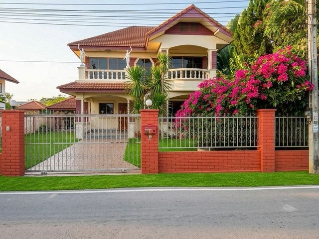 บ้านเดี่ยว 2 ชั้น เฟอร์นิเจอร์ไม้ บรรยากาศเงียบสงบ สันทราย