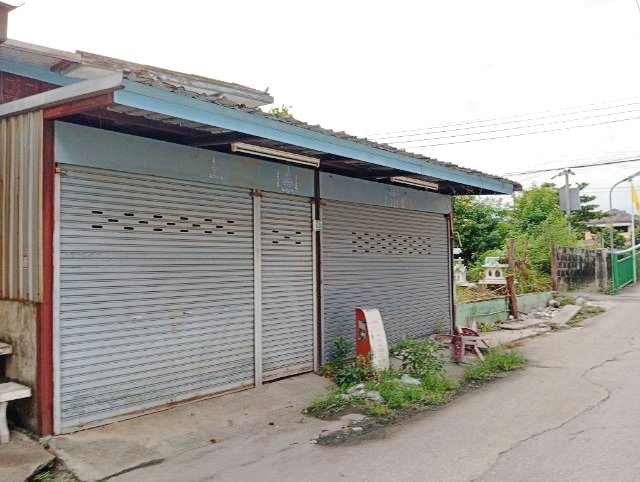 มีประตูเหล็ก 2 บาน ทวีวัฒนา คลองมหาสวัสดิ์ วัดปุรณาวาส  ตลาดศาลายา 1.6 กม รร.สาธิตนานาชาติ ม.มหิดล 1.9 กม.ให้เช่าห้องพร้อมที่ดิน ติดริมน้ำ