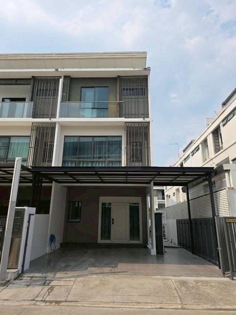 HR 6345 ให้เช่าและขายโฮมออฟฟิศ 3 ชั้นหลังริม 31 ตร.ว. The Landmark เอกมัยรามอินทรา  สุคนธสวัสดิ์25