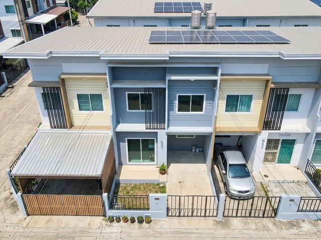 ทาวน์โฮม 2 ชั้นฟังก์ชัน  4 นอน 2 น้ำ ใกล้ รร.สารสาสน์วิเทศ บางบัวทอง 900 ม คลองบางไผ่ บางบัวทอง ลำโพ