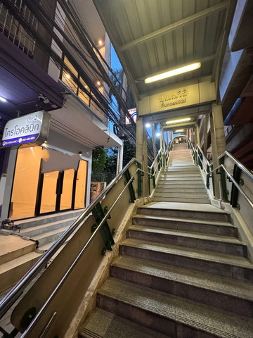 อาคารพาณิชย์สุขุมวิท64 ติดBTSปุณณวิถี450ตร.ม.ให้เช่า รวมป้ายโฆษณา2จุด  รีโนเวทใหม่