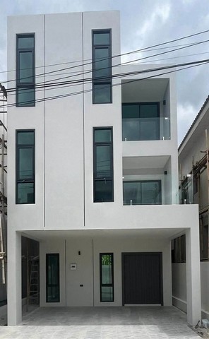 ทาวน์โฮม 3 ชั้น ทำเลศักยภาพ พื้นที่ใช้สอยกว้าง สุเทพ