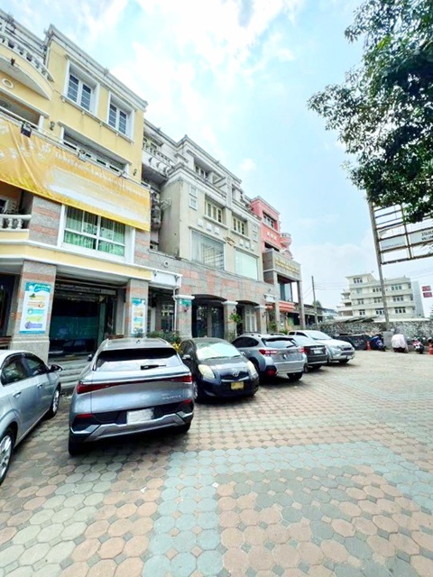 ถ.สิรินธร  เซ็นทรัล ปิ่นเกล้า 1.5 กม.  7ชั้น ออฟฟิตใหญ่ 45 ตร.วา. 1257 ตร.ม. 7 นอน MRTบางบำหรุ433ม.  บรมราชชนนี  5 น้ำ โชว์รูม อคลินิก