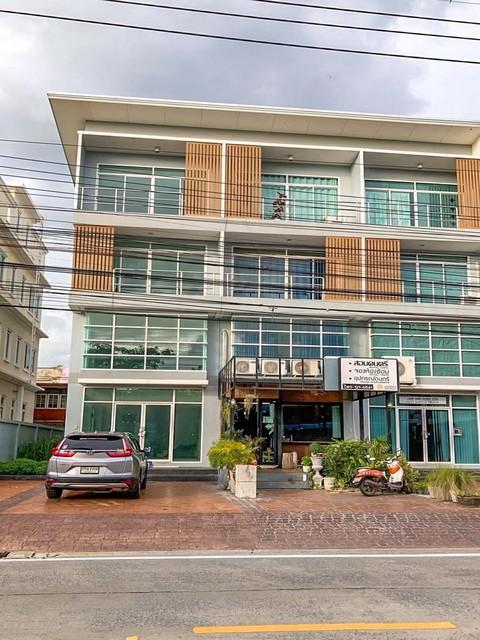 P2242 ขายอาคาร พาณิชย์ 3.5 ชั้น ตึกใหม่ ห้องหัวมุม รามคำแหง 174 ใกล้ MRT มีนพัฒนา MRT เคหะรามคำแหง