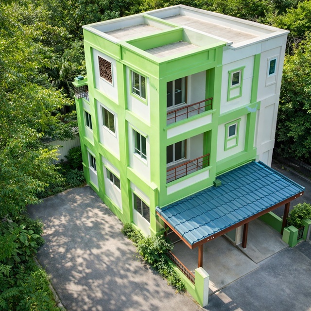 MRTลาดพร้าว101 300ม.ให้เช่าทาวน์โฮม 3ชั้น  4นอน  แฮปปี้แลนด์ เซ็นเตอร์ 1.2 กม.บ ฟังก์ชันครบ3 น้ำ ดาดฟ้า 2 จอดรถ   เดอะมอลล์ บางกะปิ 1.6 กม