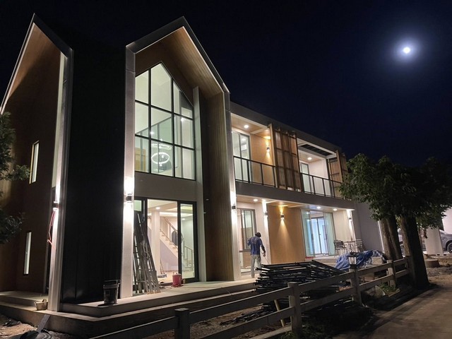 ขายบ้านพลูวิลล่า ที่ปากช่อง เขาใหญ่ นครราชสีมา บ้านหลังมี 6 ห้องน้ำ 4ห้องนอน มีสระว่ายน้ำ