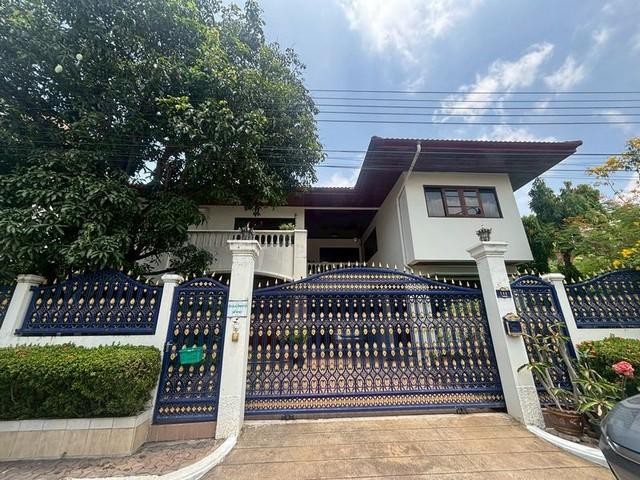 ขายบ้าน โซนปรีดีพนมพงค์ หมู่บ้านผกามาศ ปรีดีพนมพงค์ สุขุมวิท 71 ทำเลดีใกล้ใจกลางเมือง