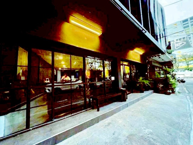 คาเฟ่ คลินิก โชว์รูม อาคาร 3 ชั้นMRT พหลโยธิน 150 ม. 7 นอน 5 น้ำ อาคาร 2 คูหาตีทะลุ เซ็นทรัล ลาดพร้าว 300 ม.