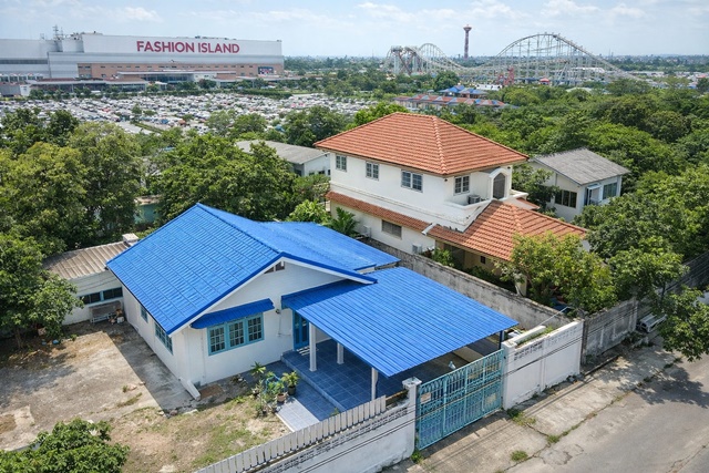 แฟชั่น 800 ม. สวนสยาม MRT รามอินทรา 83 1 กม.ให้เช่าบ้าน  2 นอน 1น้ำ ใกล้  ขนาด 56 ตร.ว. 224 ตร.ม.  รพ.นพรัตน์ราชธานี 500 ม.