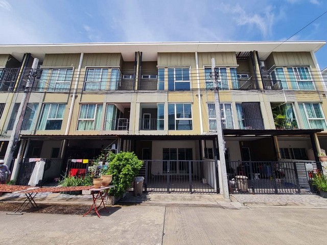 ขาย ทาวน์เฮ้าส์ เบล็สทาวน์ รามอินทรา 127  ห่างจาก บิ๊กซี ซูเปอร์เซ็นเตอร์ สุวินทวงศ์ 1.40 กม.